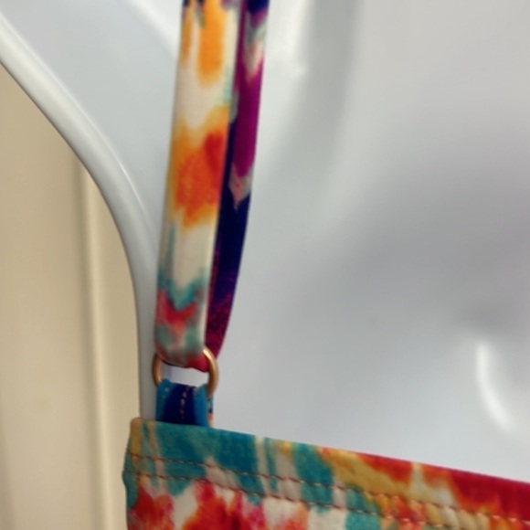 Hobie Chevron Ikat Print Bikini Top, has a wrap around strap & shoulder straps - Picture 9 of 16